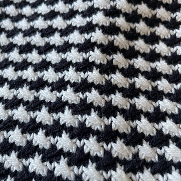 Liz Claiborne Black/White long sleeve cotton/acrylic sweater. Size Large. - Picture 12 of 12